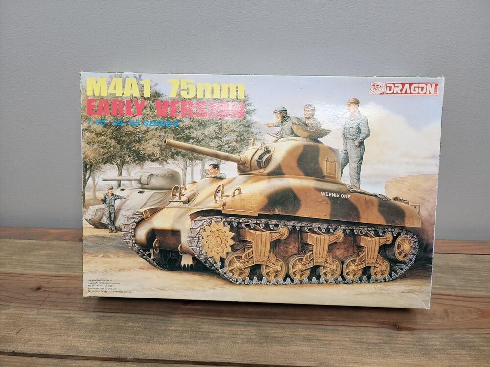 Dragon 6048 M4A1 75mm Sherman Early Version Medium Tank 1:35 Scale Model Kit DML